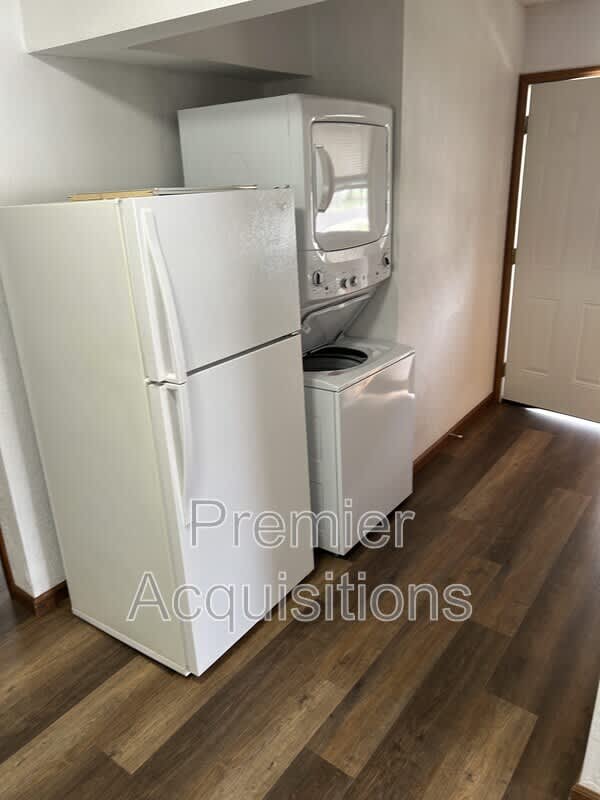 208 E Bland St – photo 4