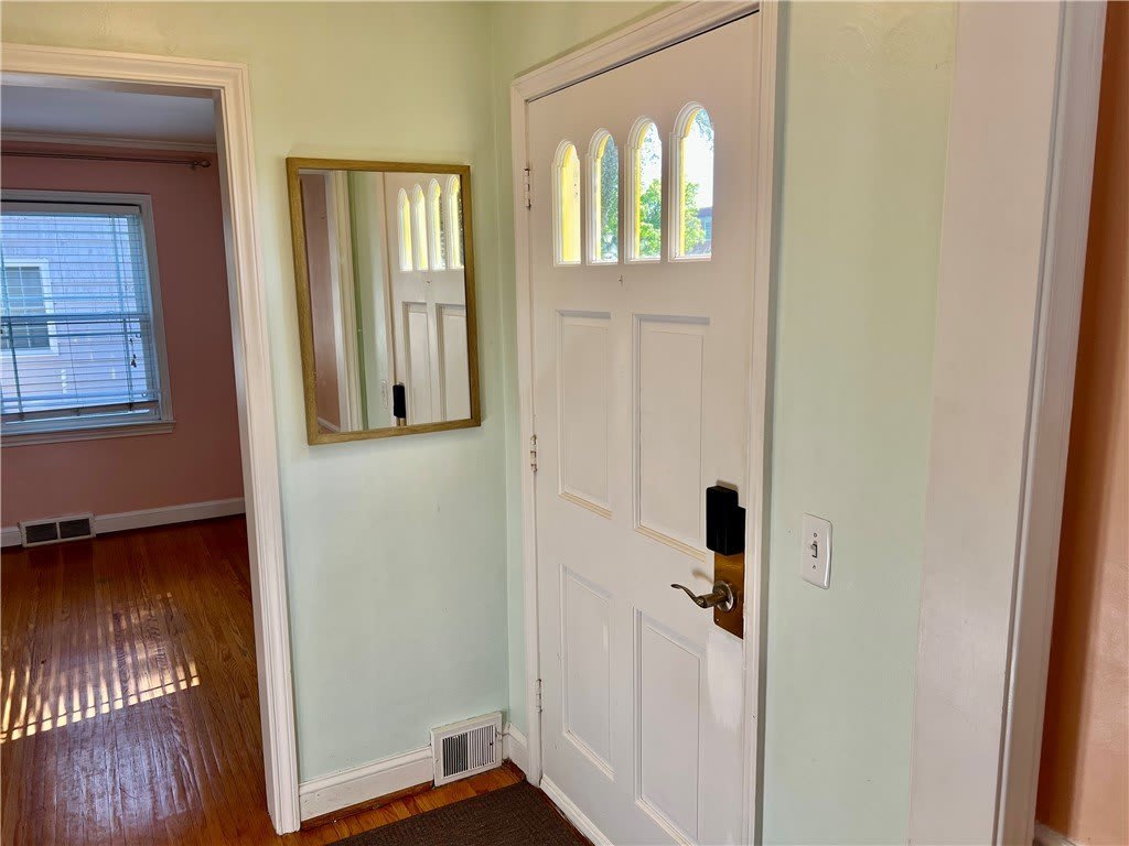 1161 Winton Road S – photo 2