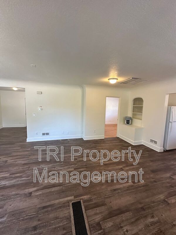 814 20th St – photo 3