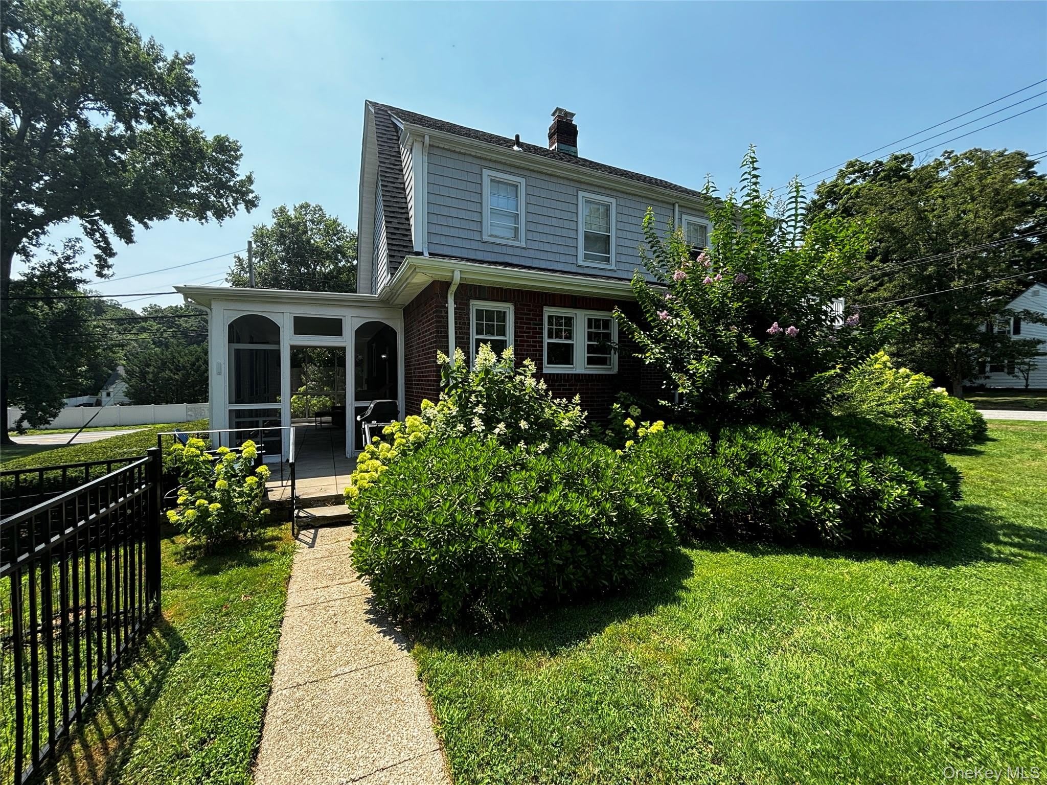 160 W Neck Road – photo 3