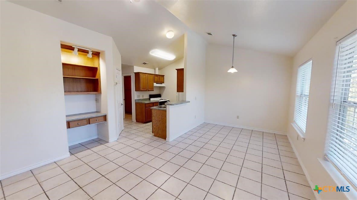 412 Burleson Street – photo 2