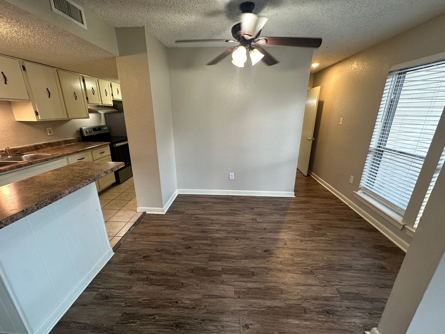 3BD/2BA Townhouse located on the Germantown/Memphis Line! – photo 5