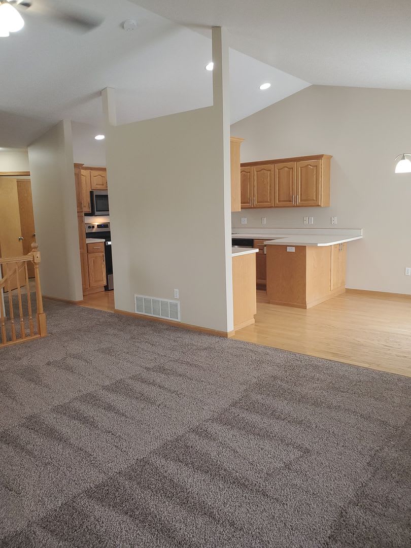 3 Bed 2 Bath Twin Home Fenced Yard Double Garage – photo 5