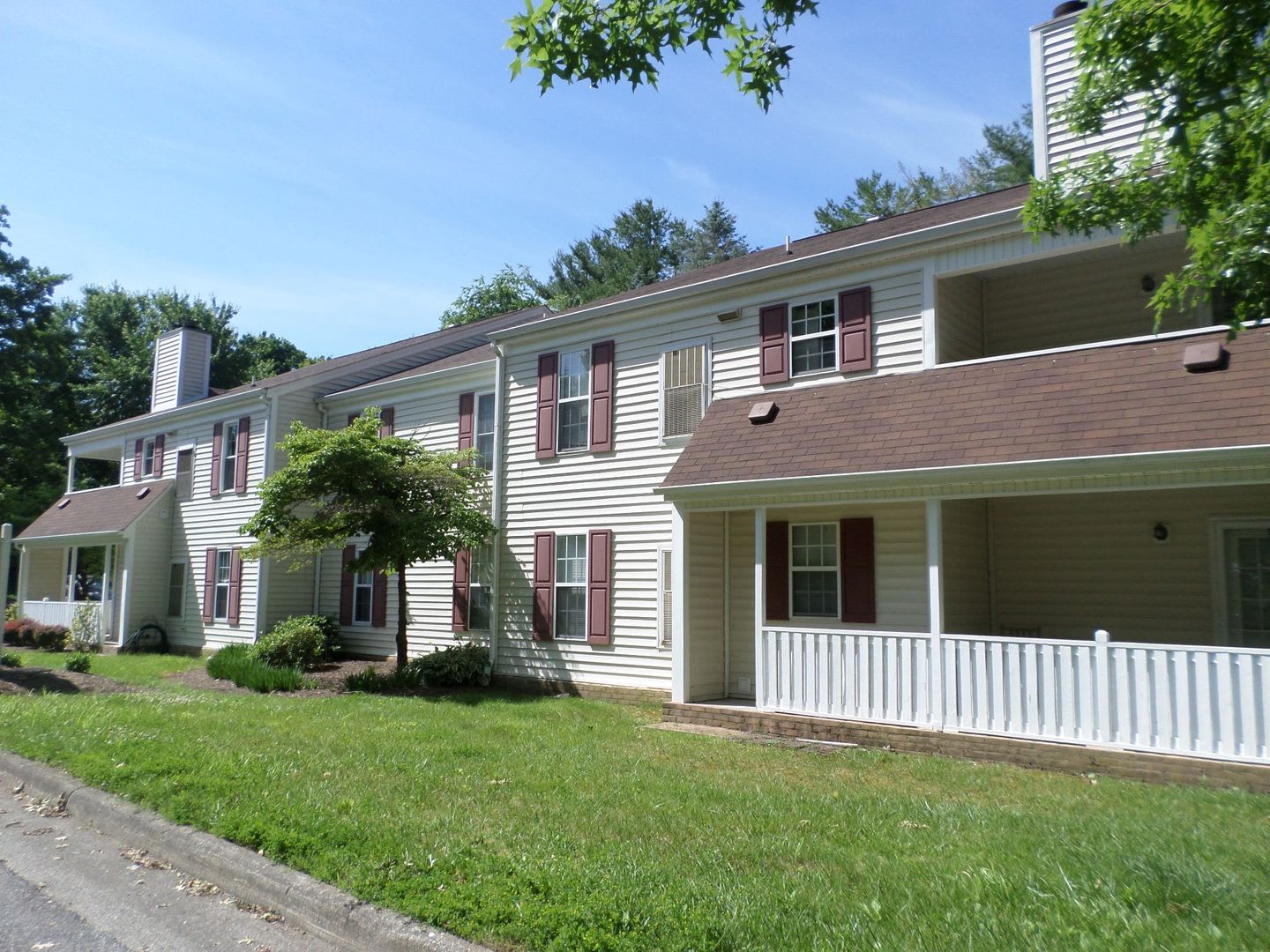 2 Bedroom 2 Bath Condo 2 Car Garage – photo 3