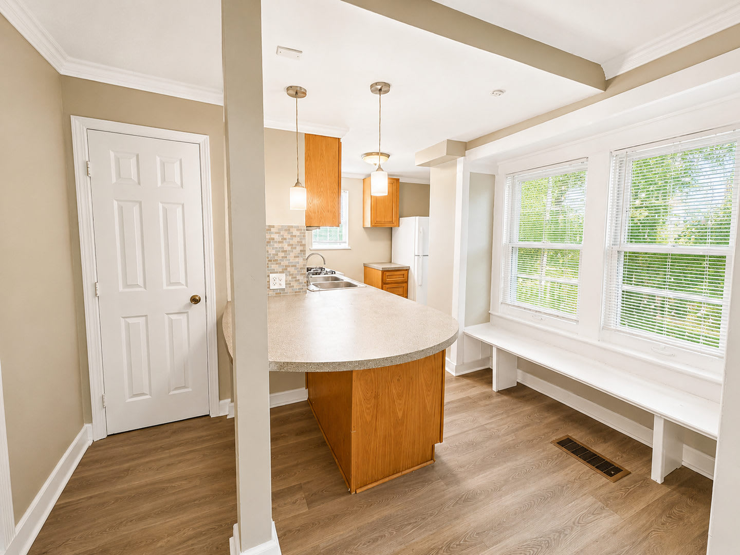 Charming 3-Bedroom Home Within Walking Distance of the Square! – photo 4