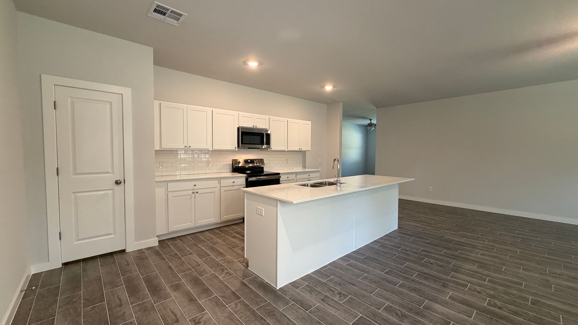 New Construction 4 Bedroom, 2 Bathroom on a 1.57 Acre Lot in the Ridge Creek Addition! – photo 4