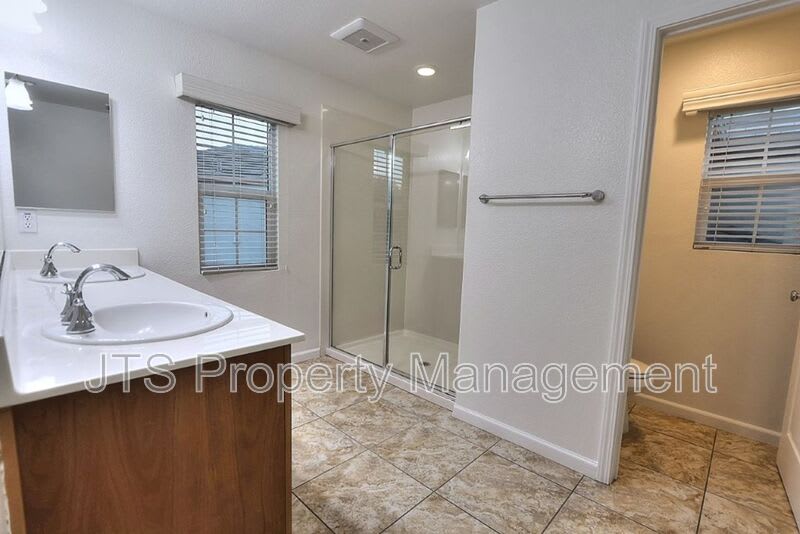 980 Latitude Ln – photo 3