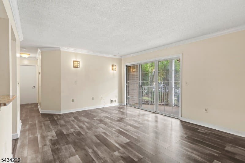 24 Amberly Ct – photo 2