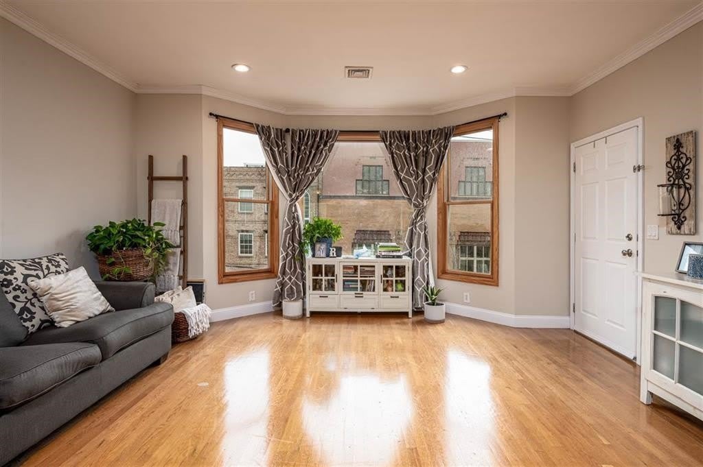355 3RD ST – photo 3