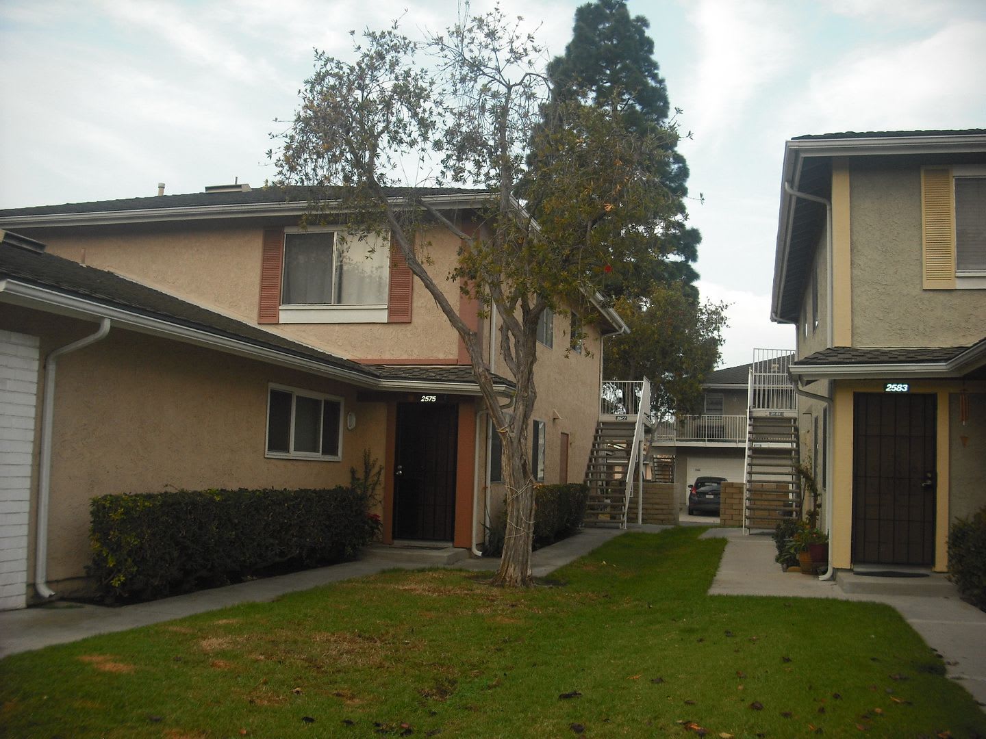 Lovely 2 bedroom Penthouse Condo with garage & pool – photo 2