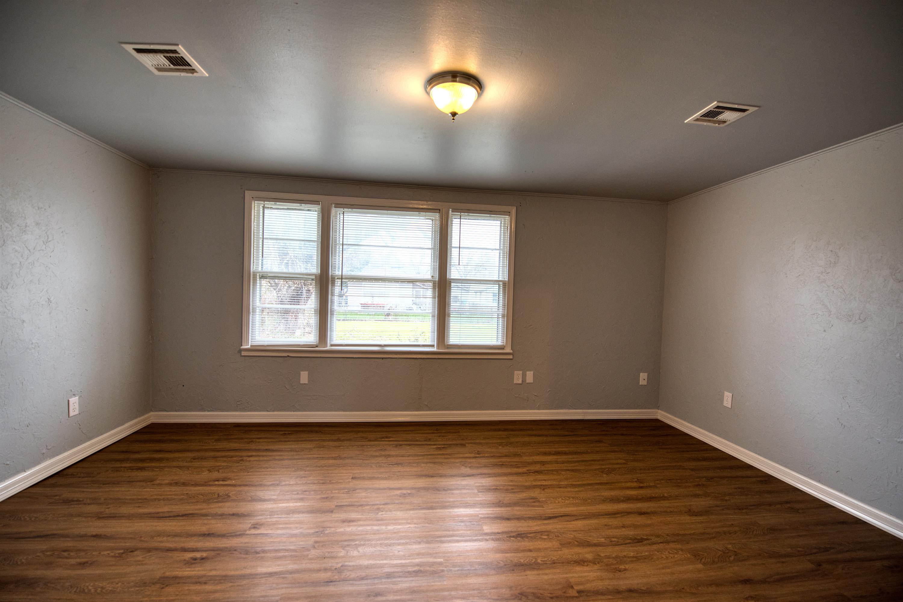 3033 NW 31st ST – photo 4