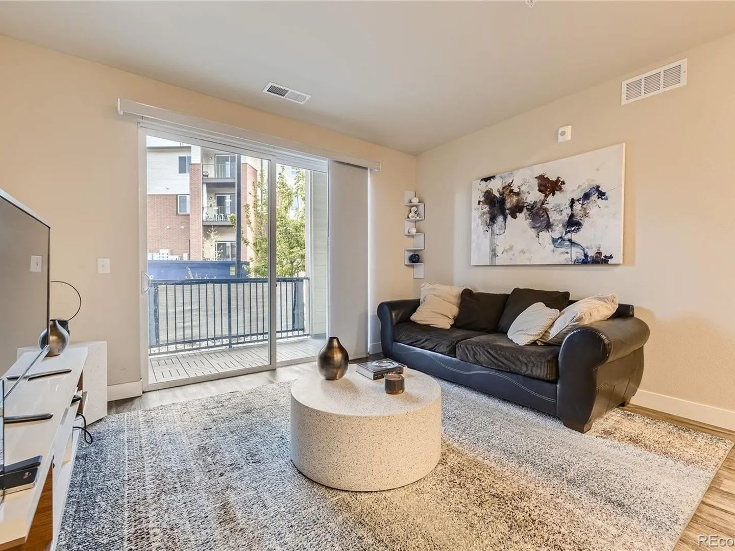 2 Bedroom Condo in Aurora – photo 5