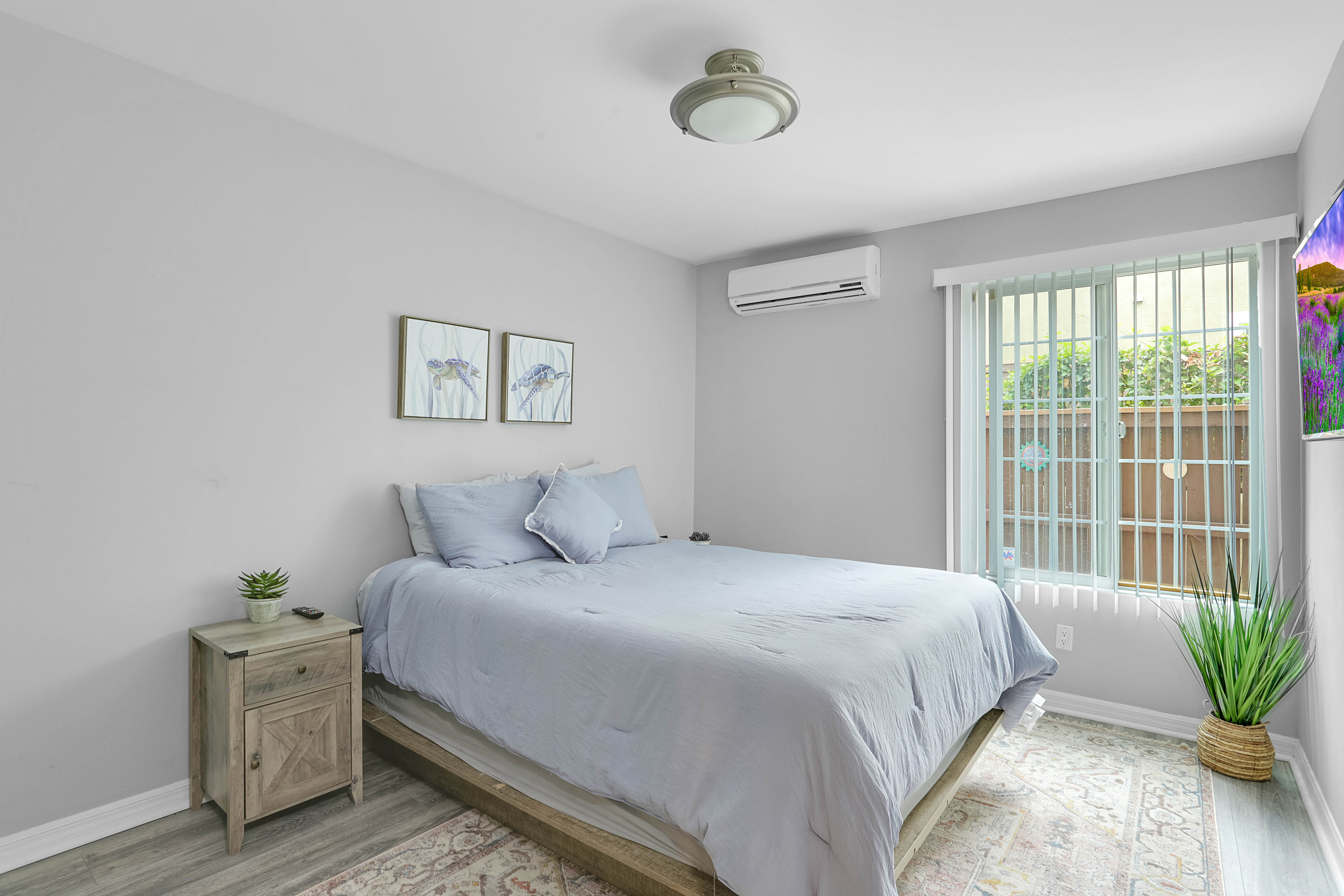 5252 Balboa Arms Dr – photo 3