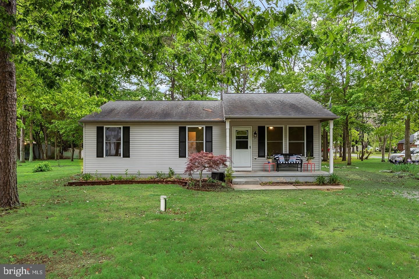 109 6TH AVE – photo 1