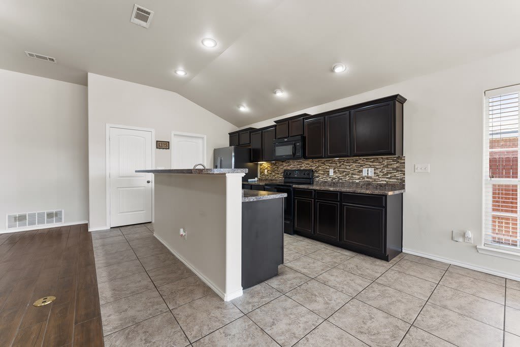 716 Duke Ave – photo 5