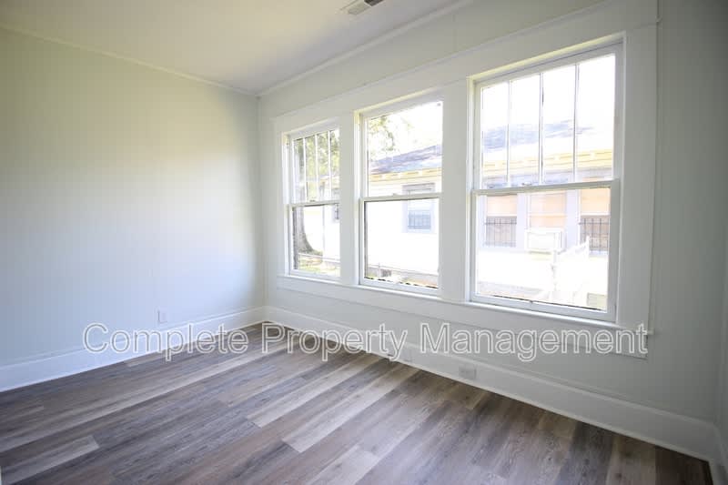 1629 Woodland Avenue Southwest – photo 4