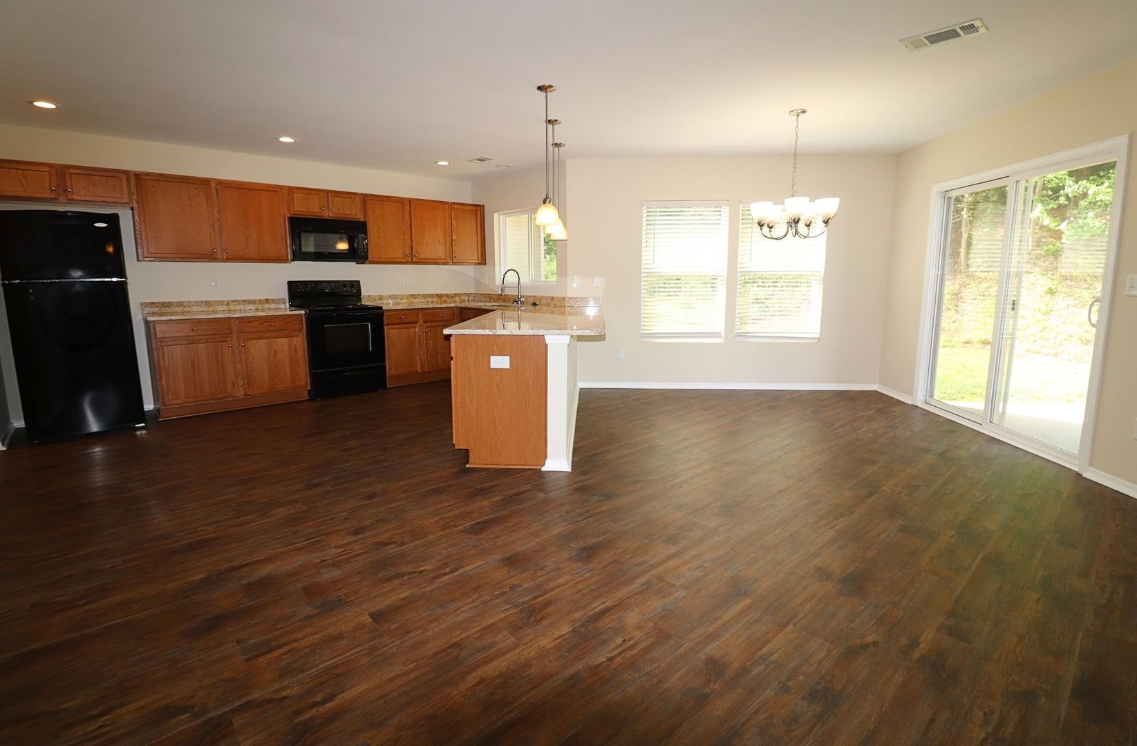 Beautiful 3-bed, 2.5 Bath home in Hamilton Lakes of Steele Creek! – photo 3