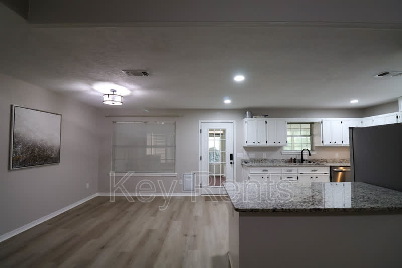 9001 Thompson Dr. – photo 4