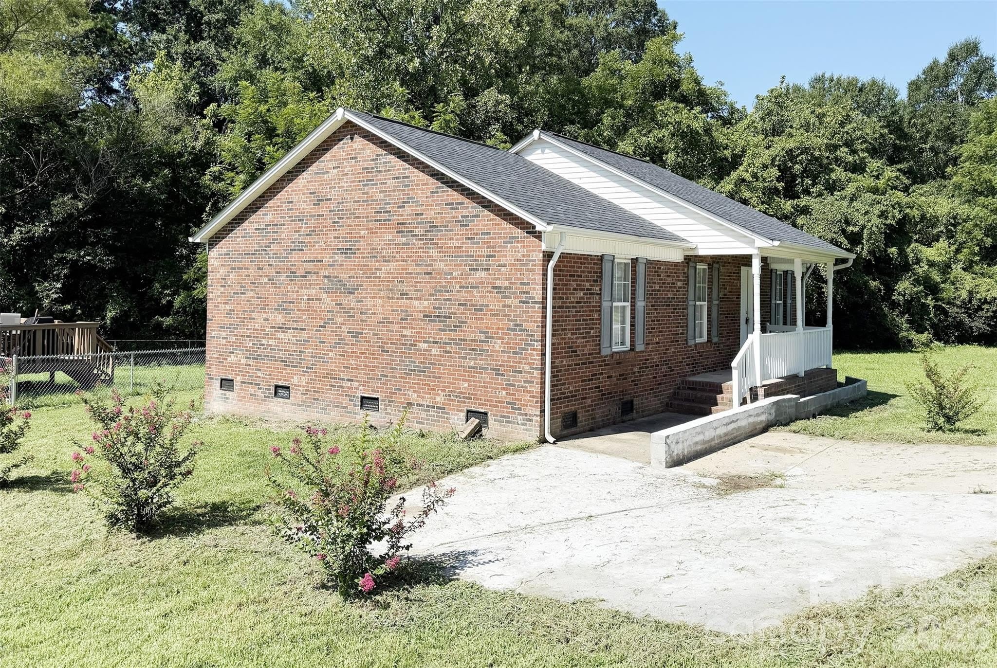 527 E Carpenter Street – photo 4