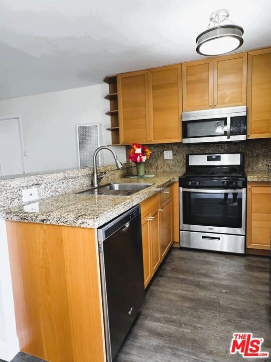 18530 Hatteras St – photo 5