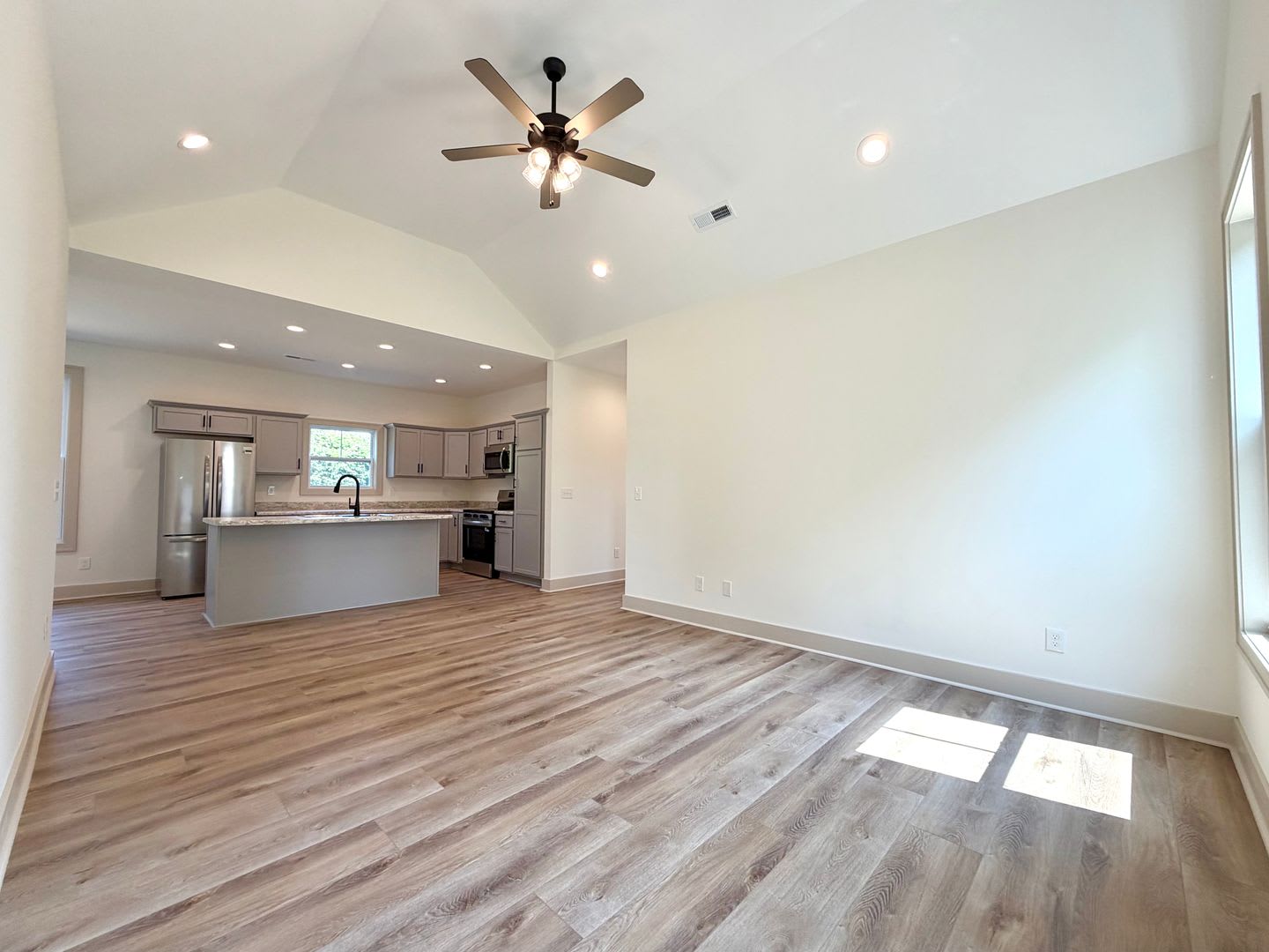 489 S Main St – photo 5