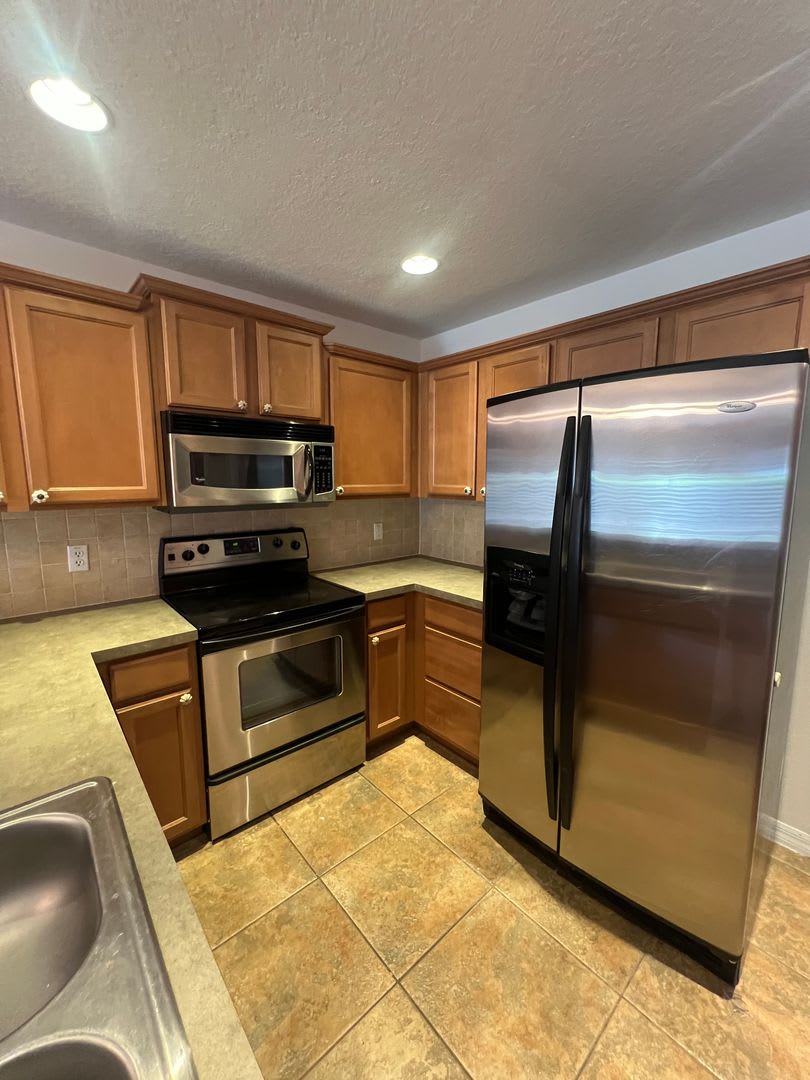 Charming 3-Bedroom Home in a Desirable Oviedo Location – photo 3