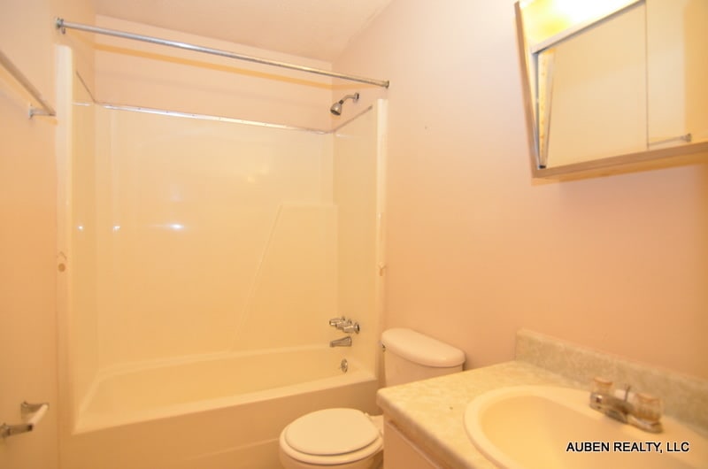 SECTION 8 ACCEPTED Charming 2-Bedroom Home in Hill Place on Walden Drive – photo 4