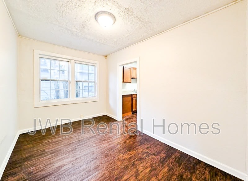 2053 Baldwin St – photo 4