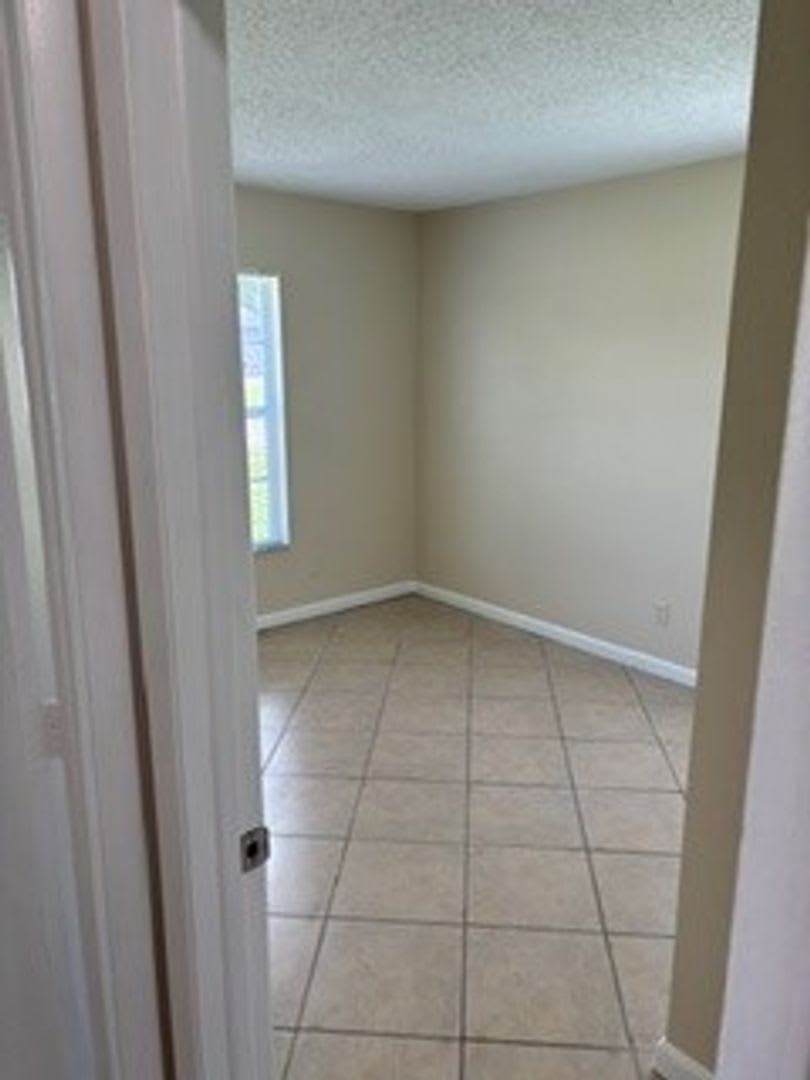Freshly painted interior coming soon! 3 bedroom 2 bathroom single family home – photo 5