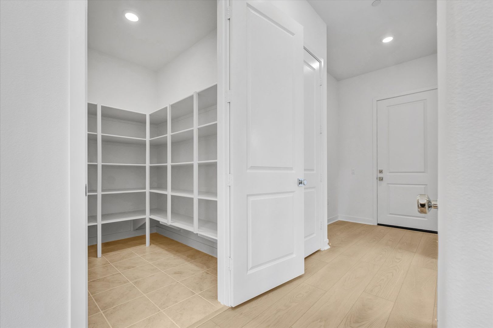 Modern Gated Townhome In Montebello 4Bd 4Ba Built 2024 – photo 5