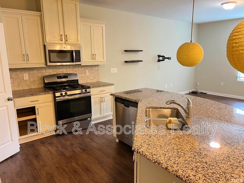 228 Traphill Drive – photo 5