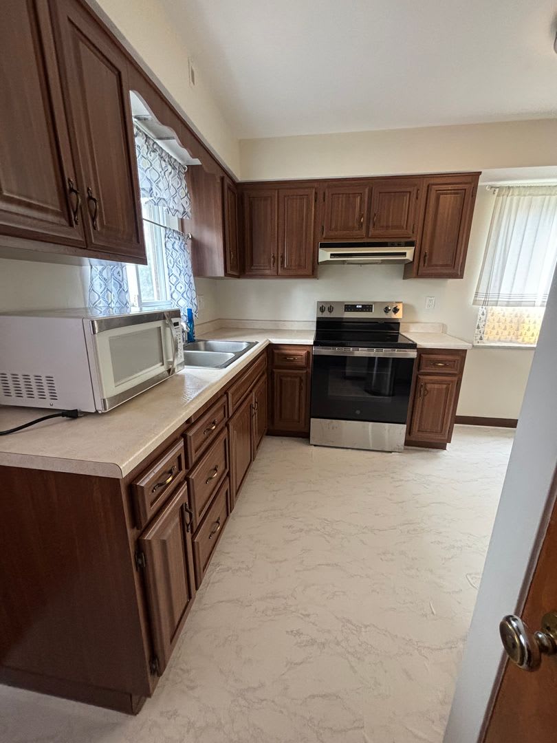 Appealing 3 Bedroom Home In Upper St Clair Available In August – photo 3
