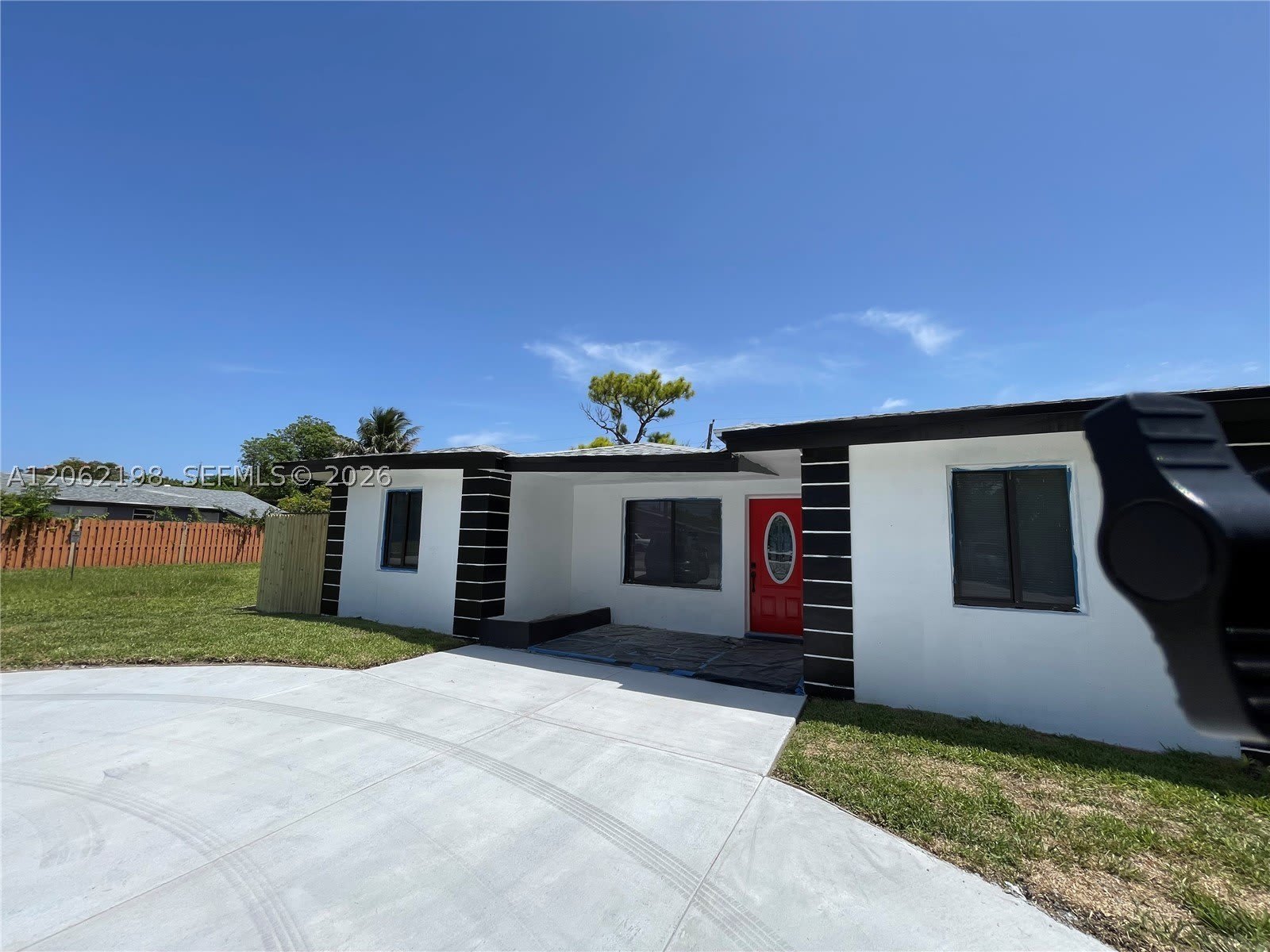 2514 Nw 4Th St – photo 1