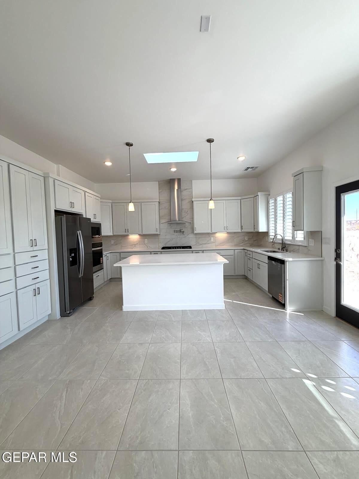 13912 Garforth Avenue – photo 4