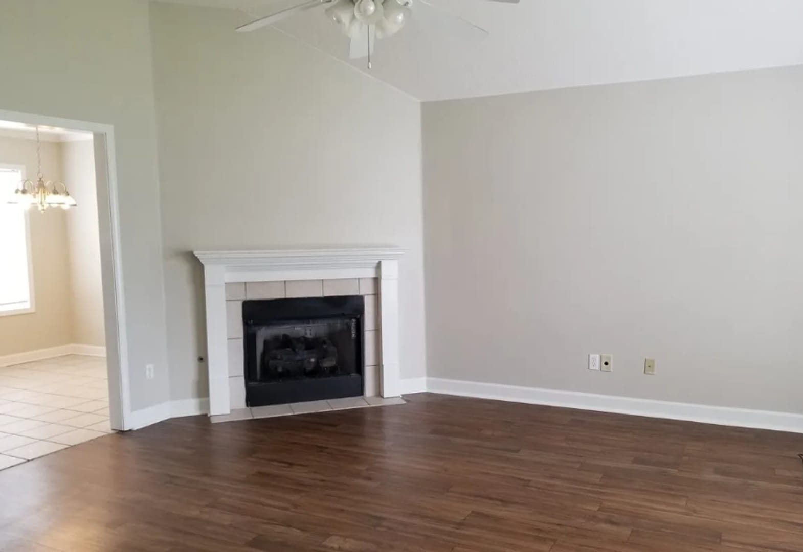 Welcome to your next home! 4 Bed 2 Bath – photo 2