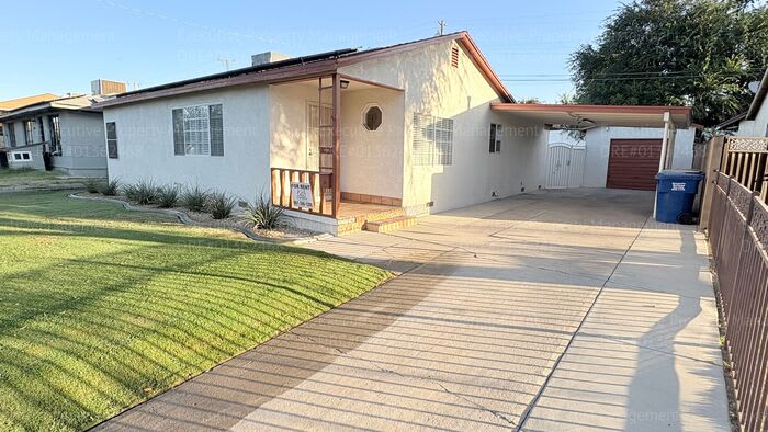 2238 Lindora Street – photo 4