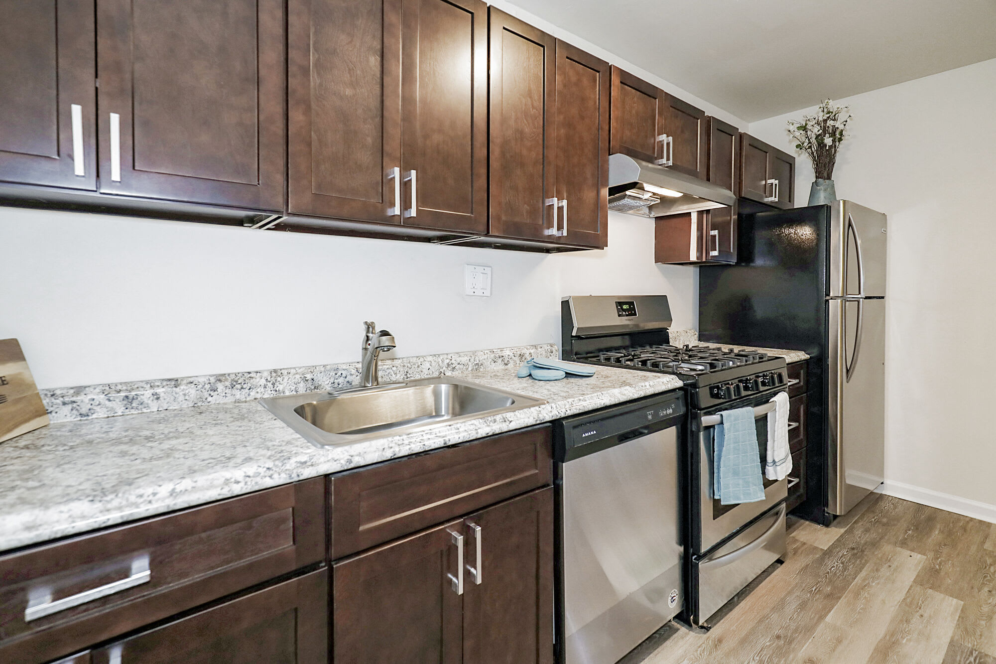 Peninsula Grove Apartments at Town Center – photo 2