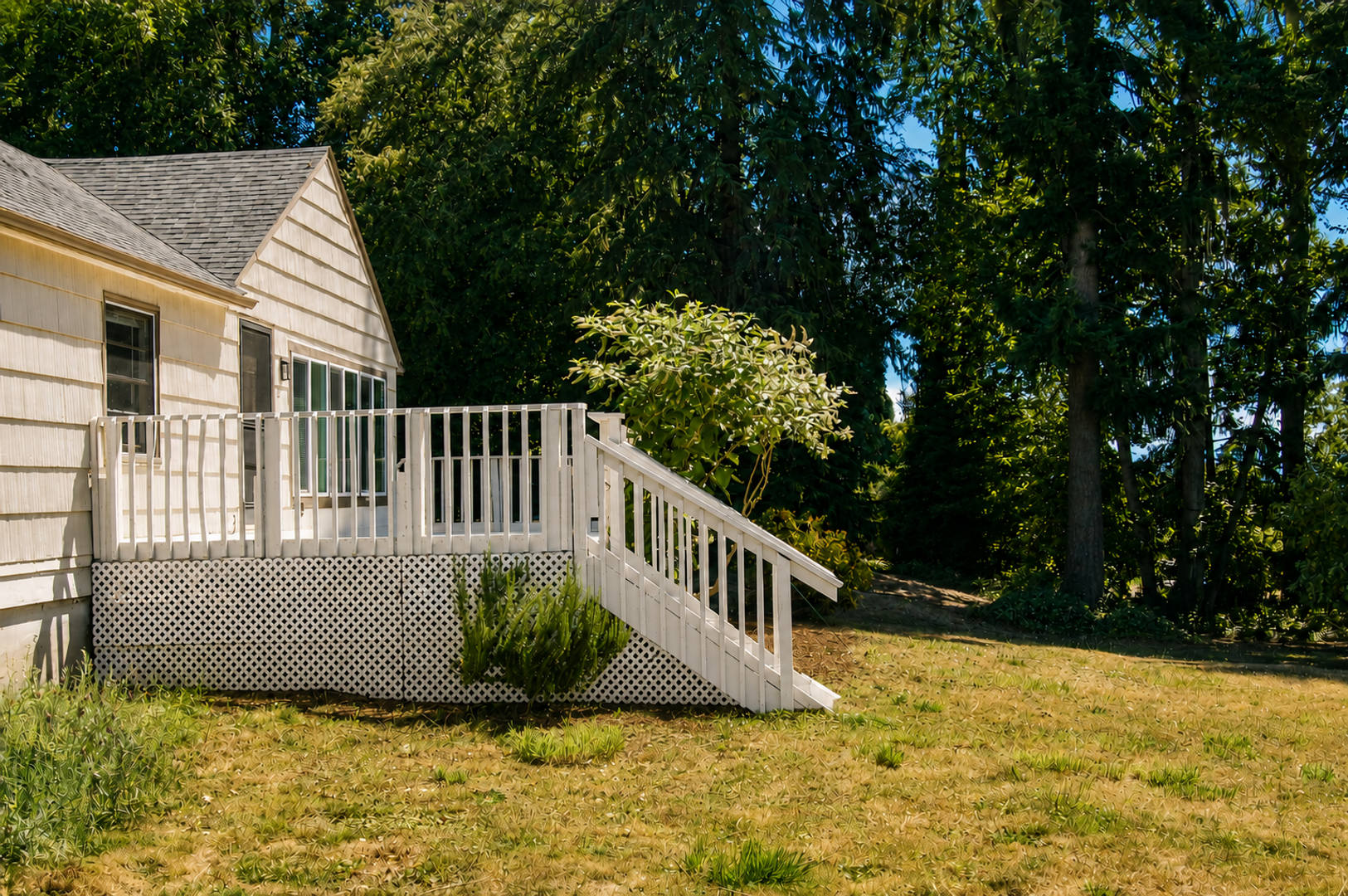 COLUMBIA RIVER Waterfront Home with Access on 1.5 Acres – photo 5