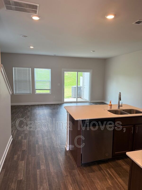 206 Telford Dr – photo 4