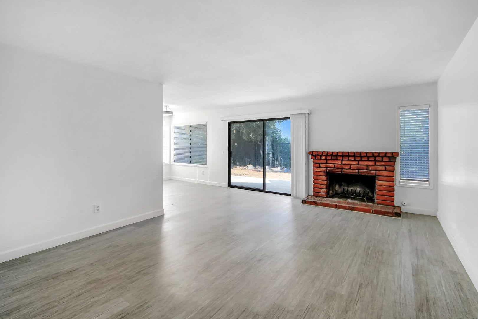 Reduced for a Fast Lease! Welcome to 2279 N. Sycamore Ave., Rialto! – photo 2