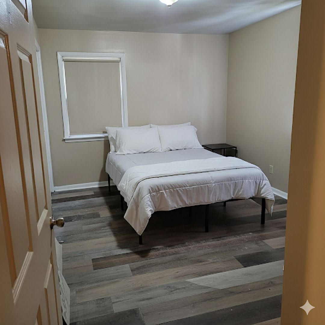 Room in 4 Bedroom Home at Longleaf Dr – photo 2