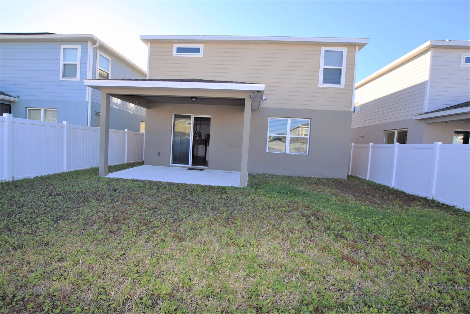 4 bedroom 2.5 baths Single Family Home For Rent at 4358 Silver Creek Street Kissimmee, FL 34744 – photo 4