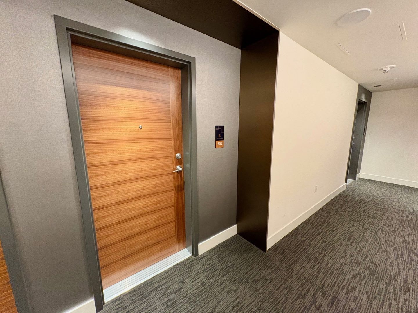 800 Columbia – photo 3
