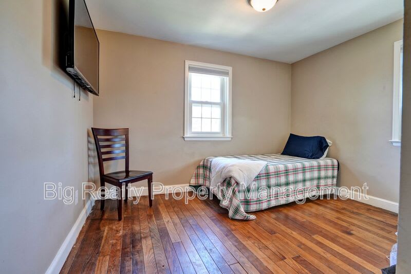 912 Feist Ave – photo 5