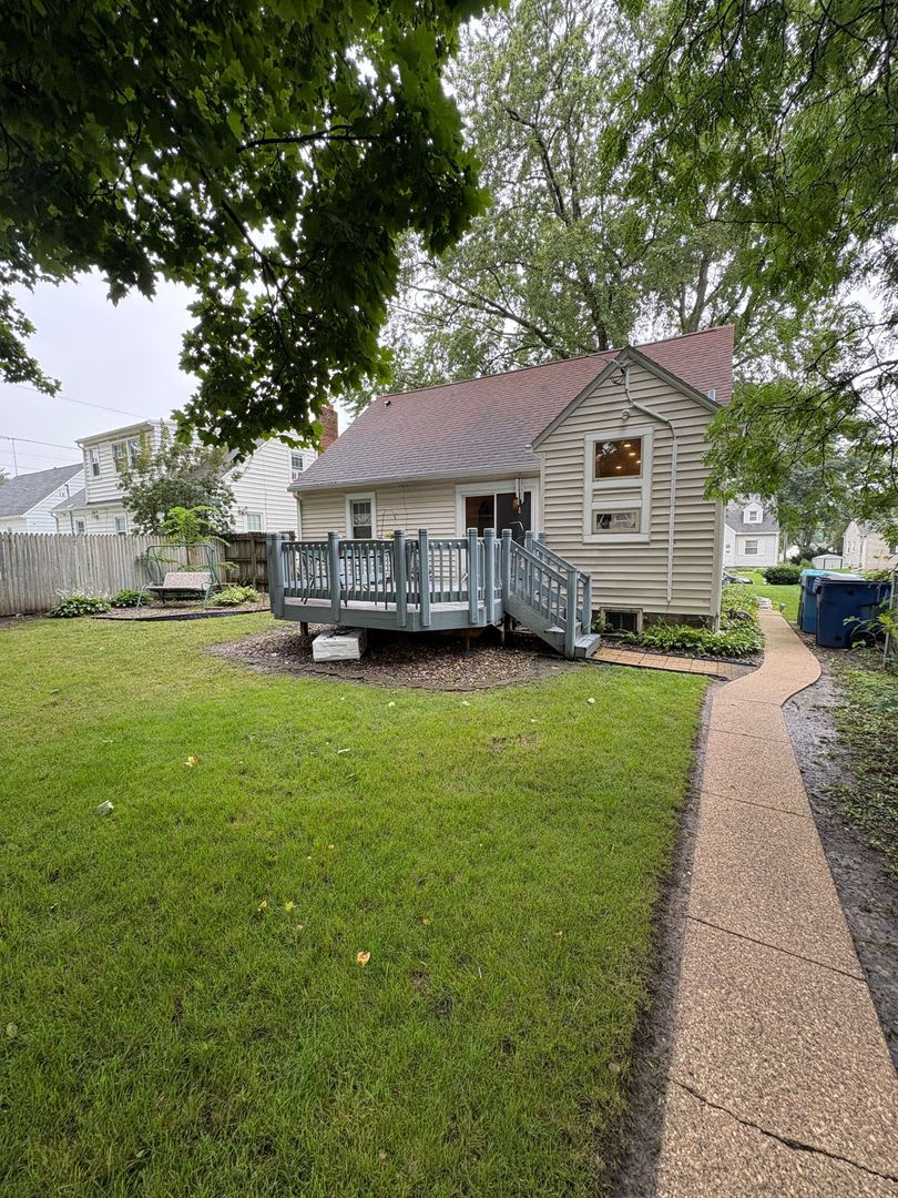 223 Hillside Dr, Waterloo – Updated 3 Bedroom, 2 Bathroom Home – photo 2
