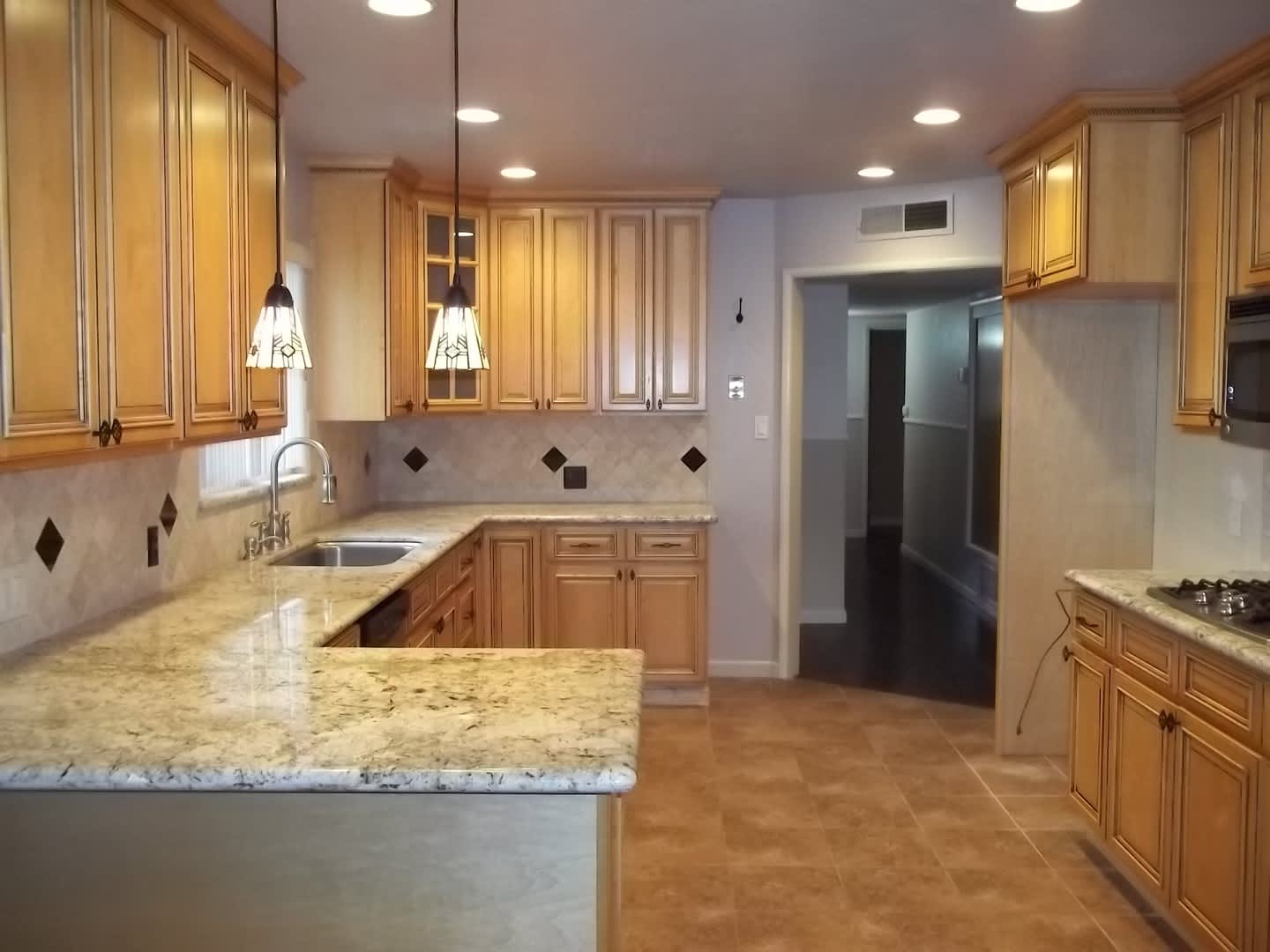 Spacious Custom Home On A Large Lot Offering Many Updates And Nice Amenities Bonus Room Utility Room Spacious Bedrooms Generous Updated Amenities – photo 2