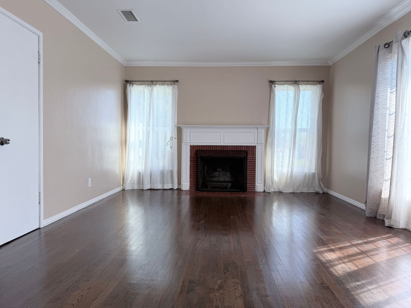Charming 3Br 2Ba House In Altadena Located On A Spacious Corner Lot In West Altadena – photo 2