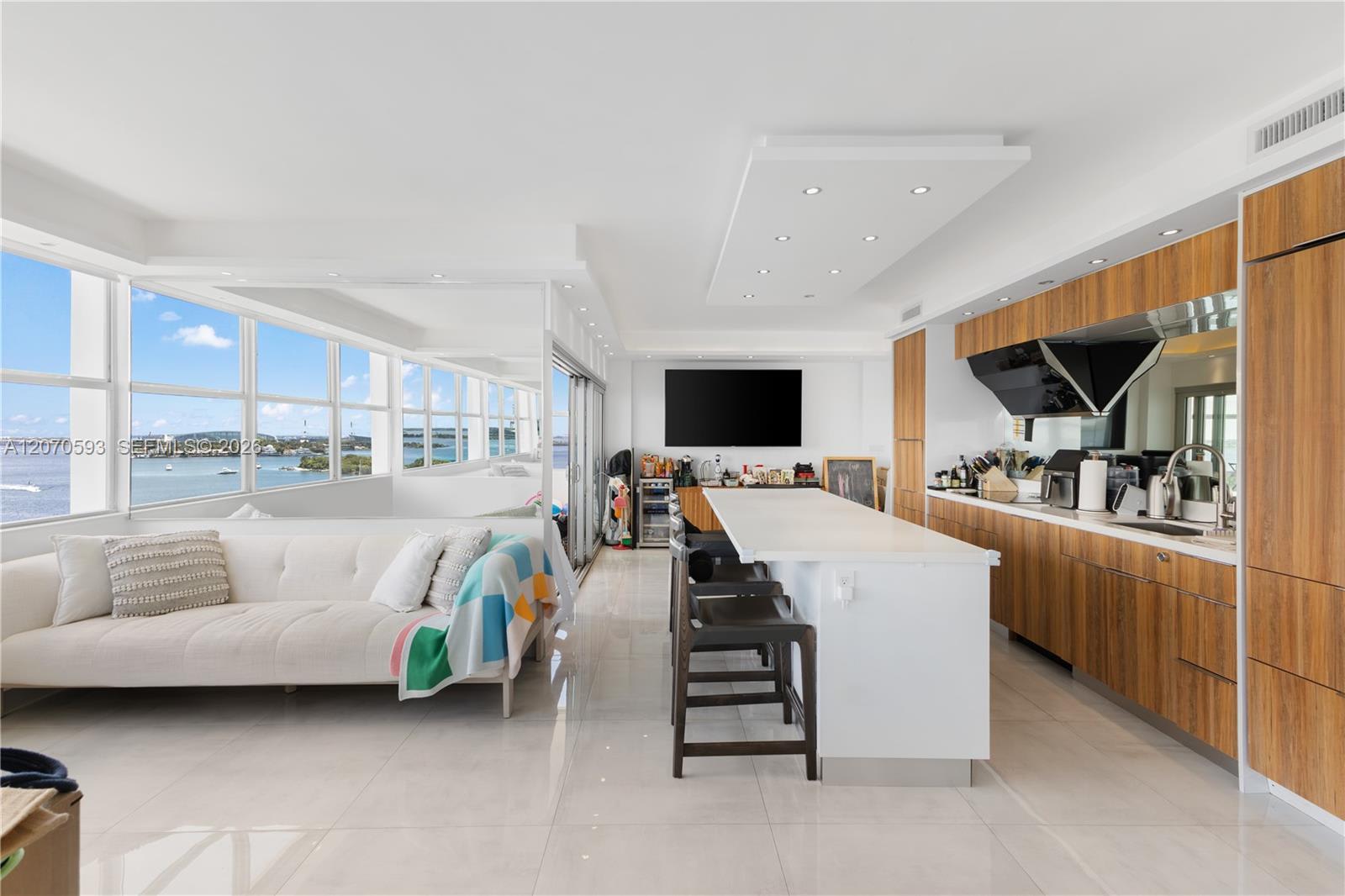 3 Island Avenue – photo 1