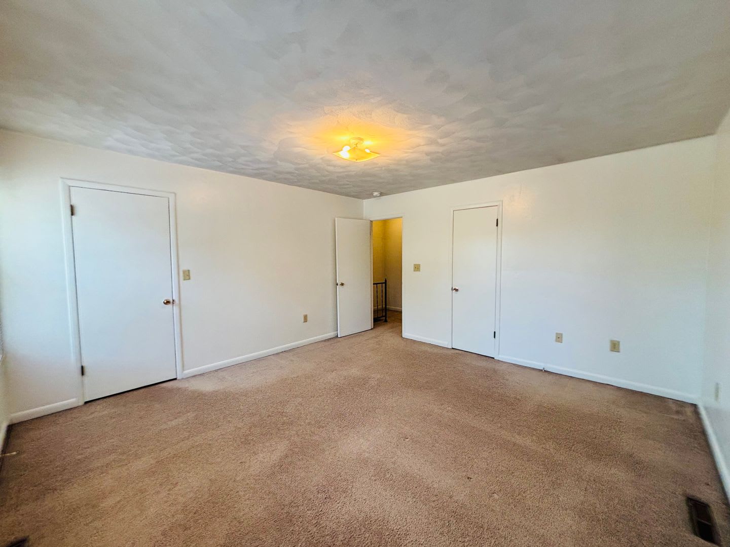 2 Bedroom, 1.5 Bath Townhouse – photo 3