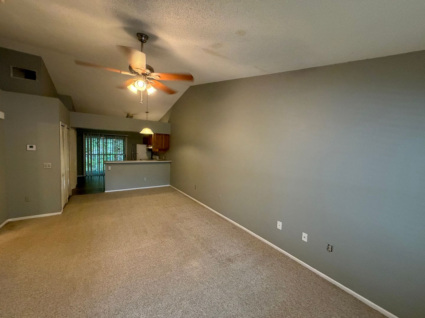 Convenient 2/2 Orlando Condo – Water & Garbage Included! – photo 4